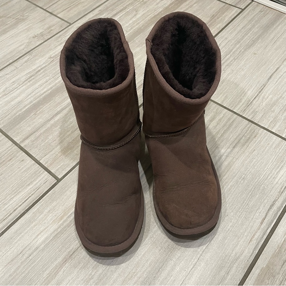 Ugg Brown Short Girl Boot size 4